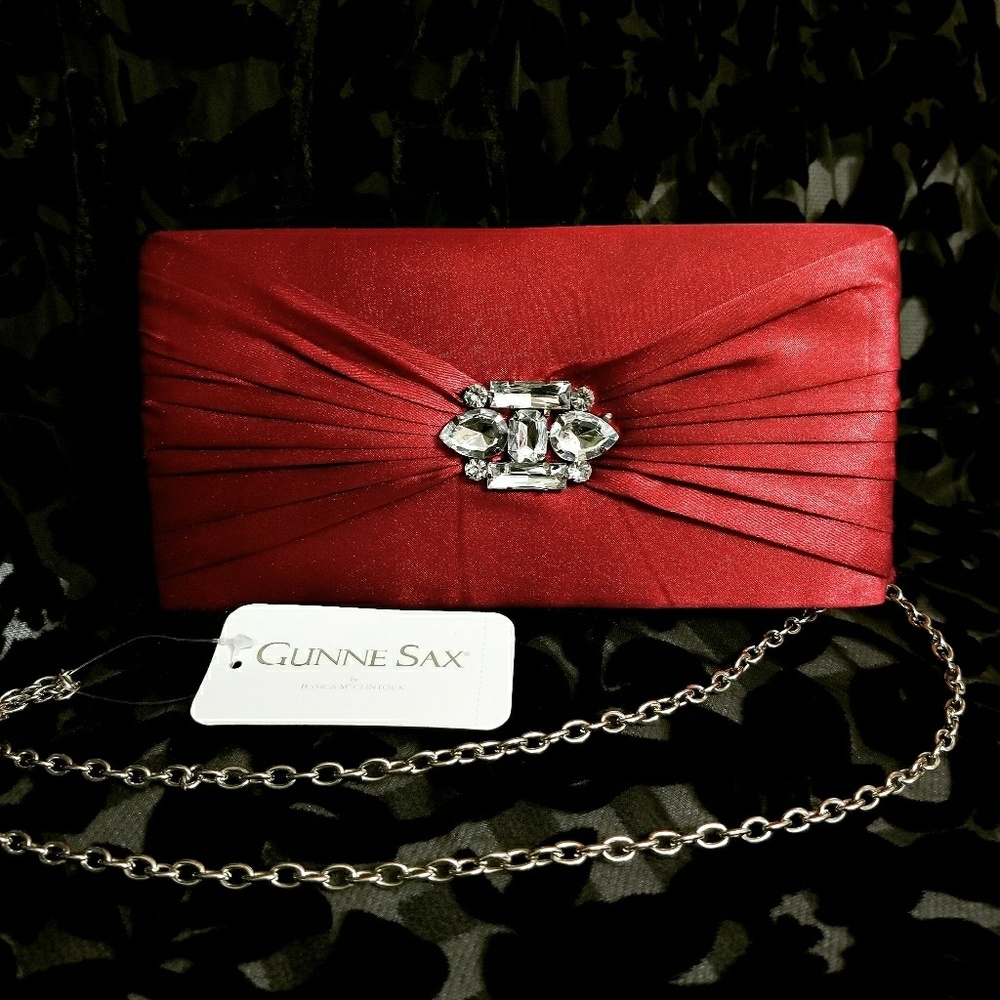 Evening clutch NWT, 😍😍😍 color Burgundy